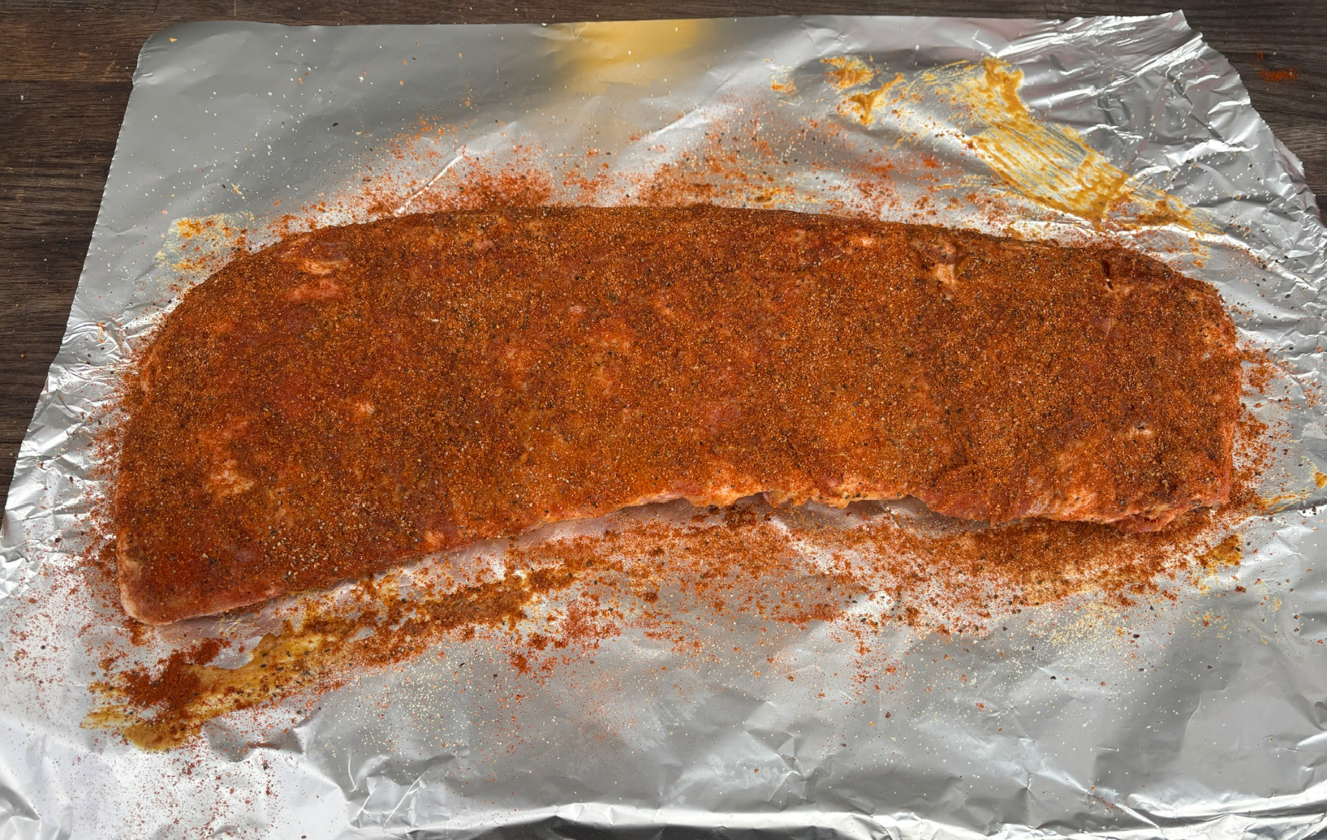 St. Louis ribs ferdig krydret med egen BBQ-rub