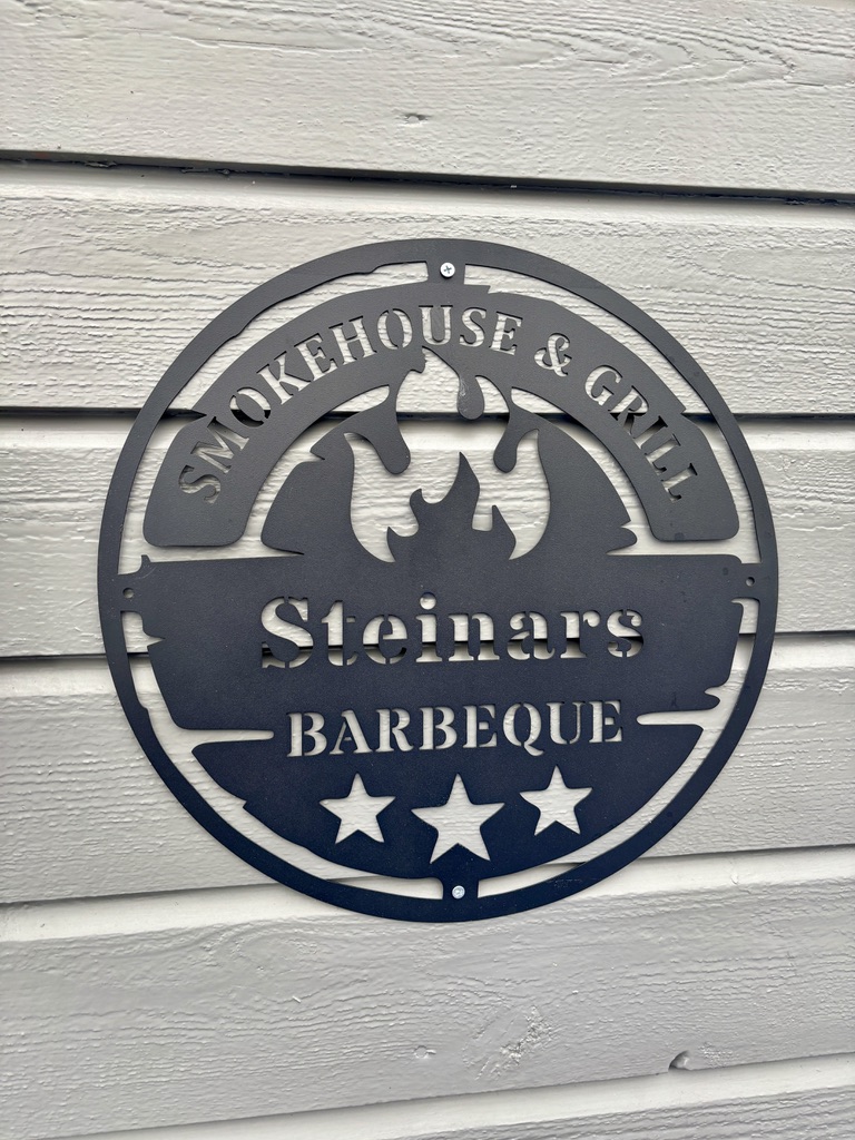 Steinars Barbecue-skilt ved BBQ-området