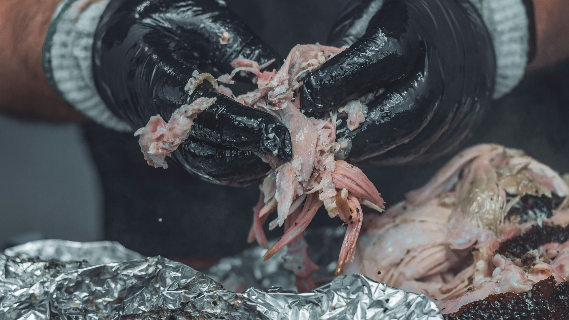 Pulled pork trekkes fra hverandre