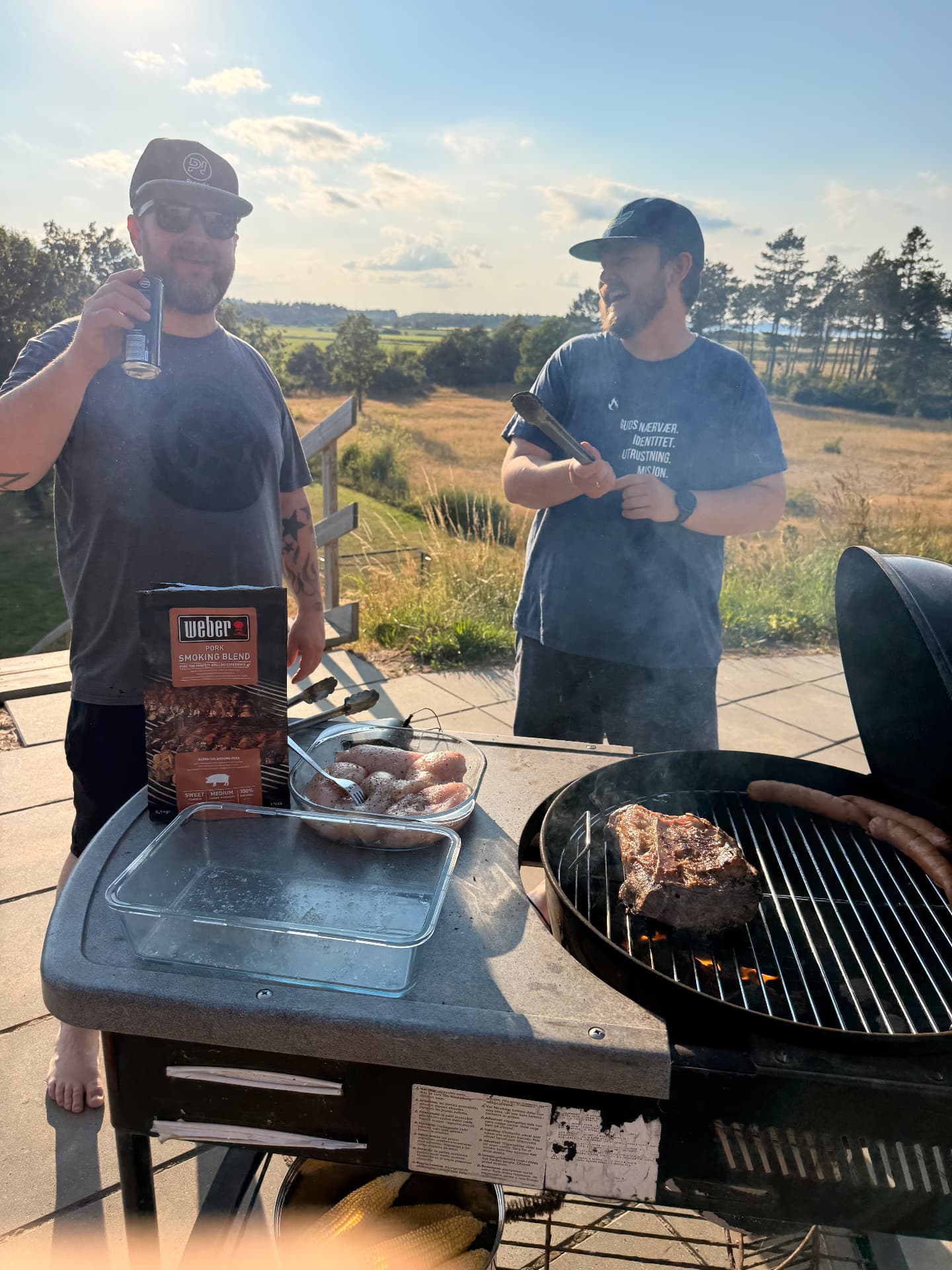BBQ-Brødrene ved grillen
